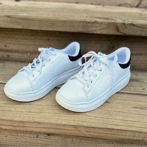 Arizona Jean Co. White/Black AZ Encore Tennis Shoes Unisex